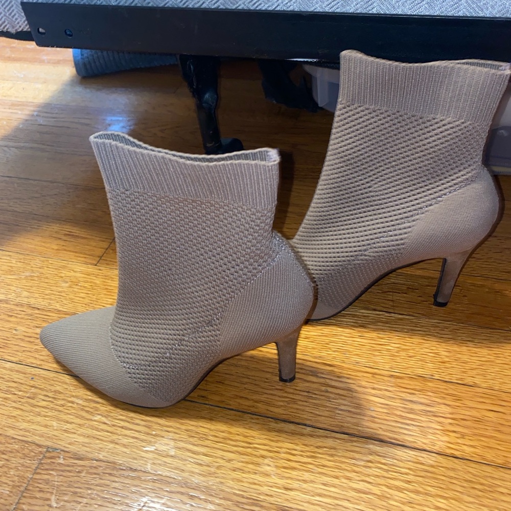 Elegant Tan Knit Ankle Boots